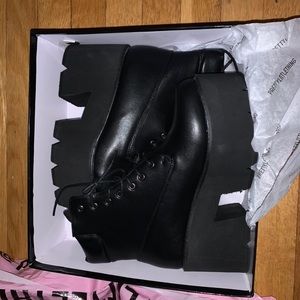 NEVER WORN PRETTY LITTLE THING BOOTS!